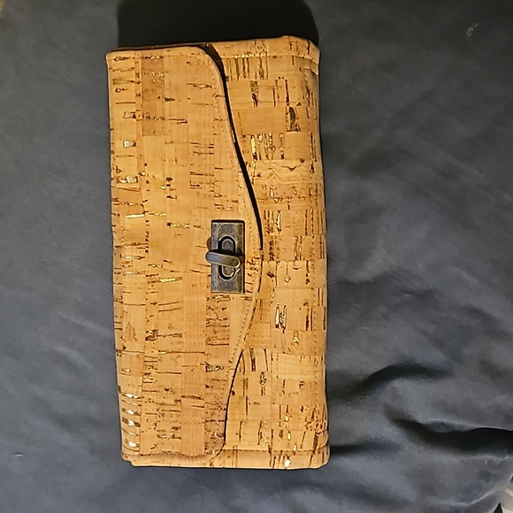 Beautiful vegan friendly  cork wallet - Picture 10 of 12